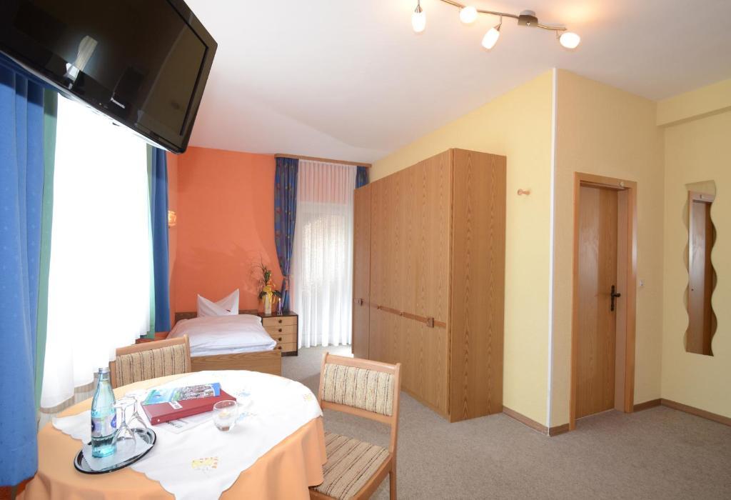 Gasthof Zur Post Hotel Und Parkplatz Vohenstrauss Habitación foto